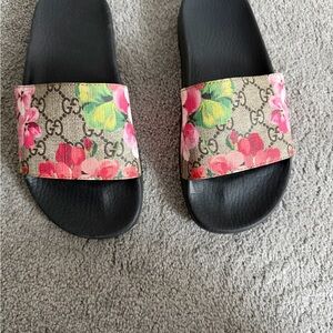 Gucci Iconic Slides with Floral Pattern